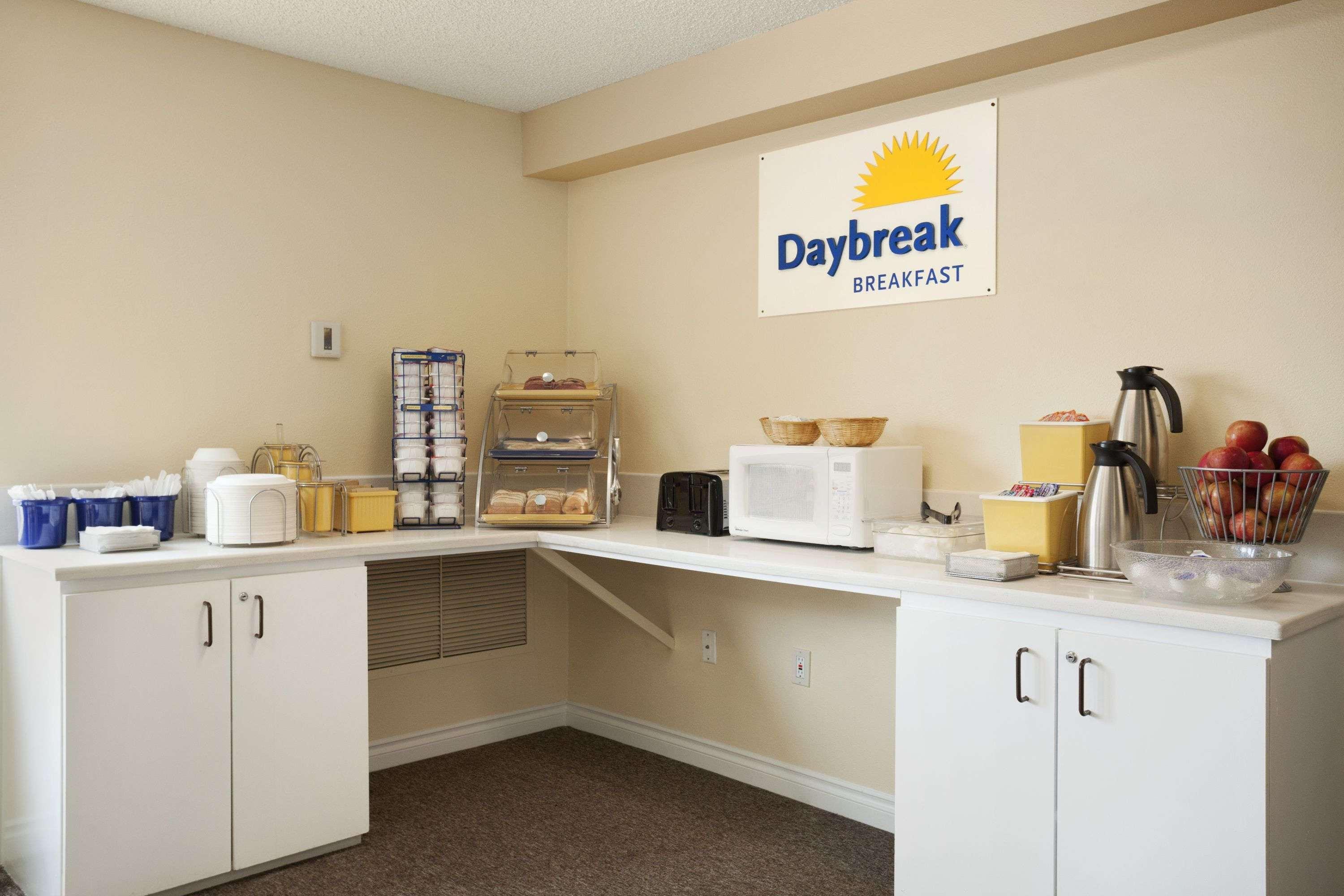 Days Inn By Wyndham Lacey Olympia Area Екстериор снимка