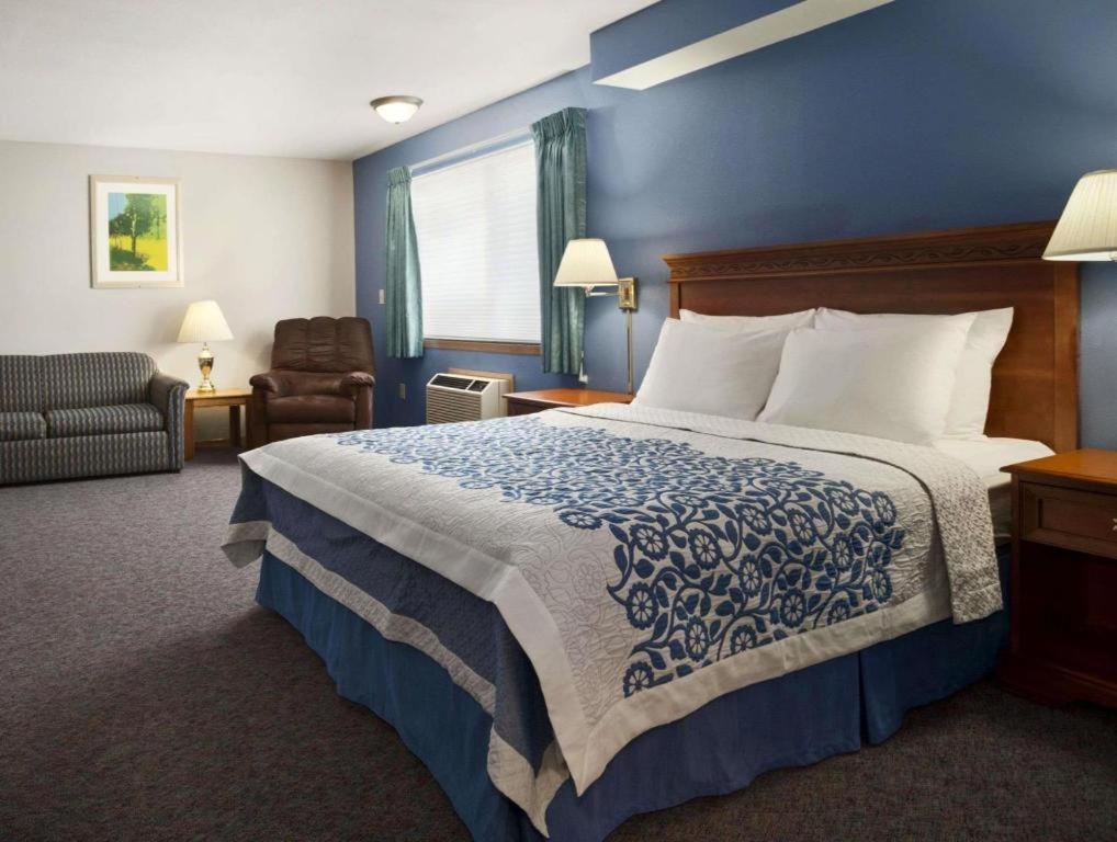 Days Inn By Wyndham Lacey Olympia Area Екстериор снимка