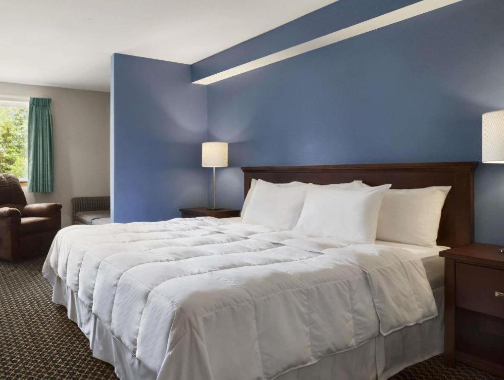 Days Inn By Wyndham Lacey Olympia Area Екстериор снимка