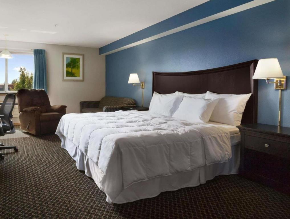 Days Inn By Wyndham Lacey Olympia Area Екстериор снимка