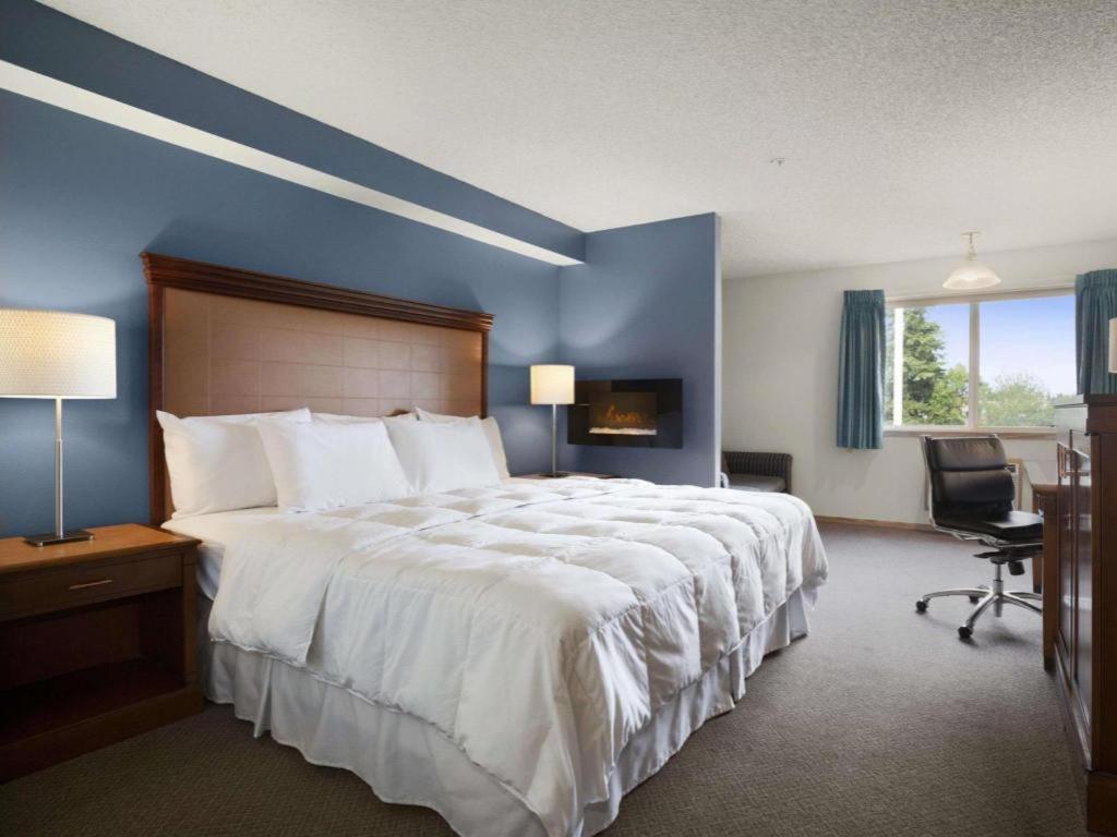 Days Inn By Wyndham Lacey Olympia Area Екстериор снимка
