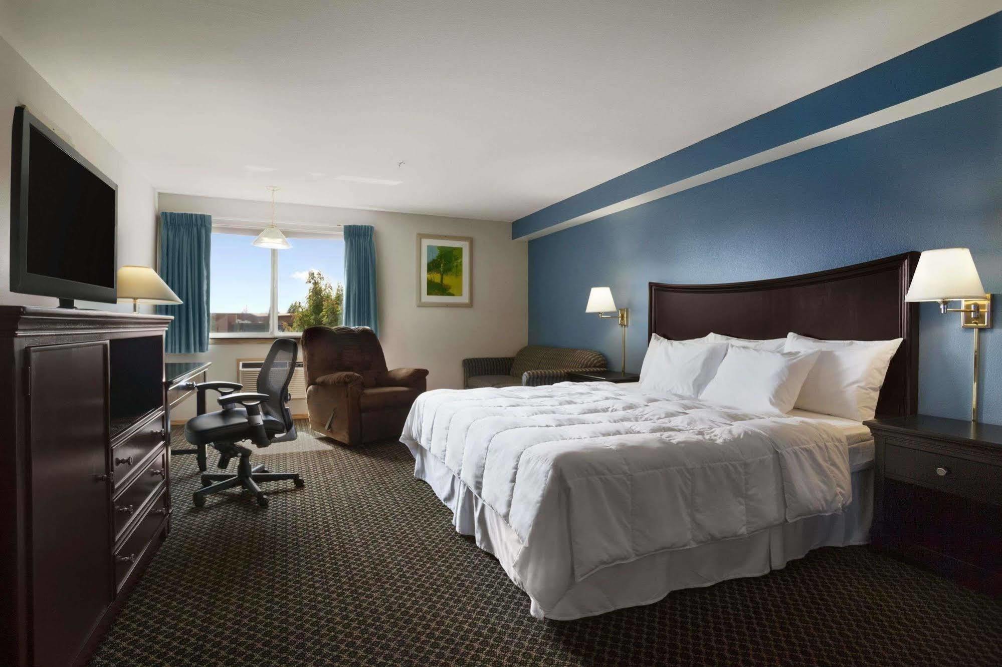Days Inn By Wyndham Lacey Olympia Area Екстериор снимка